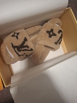 Lv SIZE 71/2 8 Womans