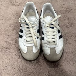 Adidas’s Shoes Size 6.5