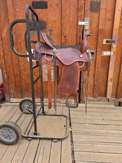 17” Western Saddle – 7” Gullet