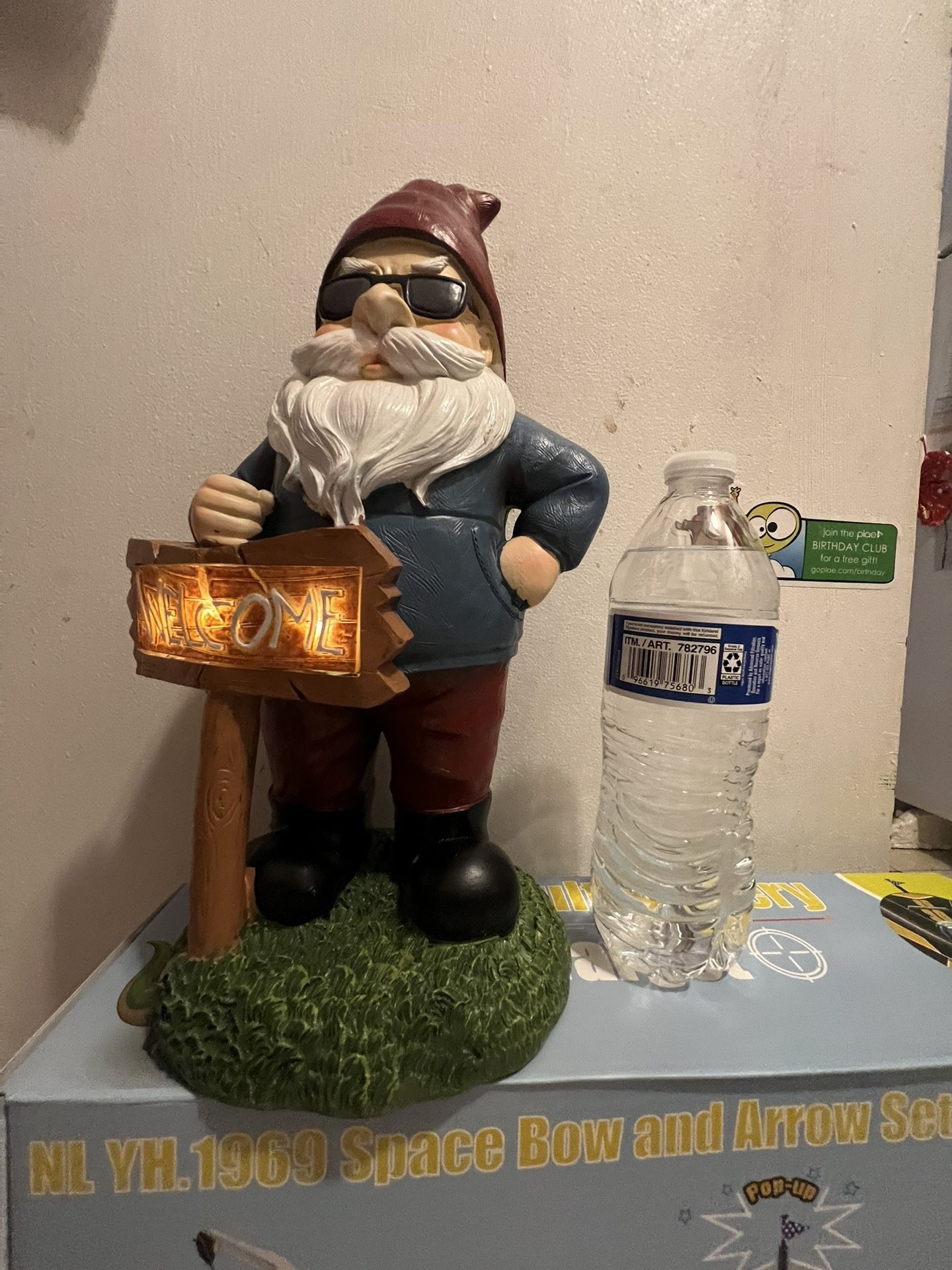Garden Gnome Statue Solar Statue with LED Lantern