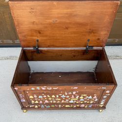 Solid Wood Dresser – Great Restoration Project