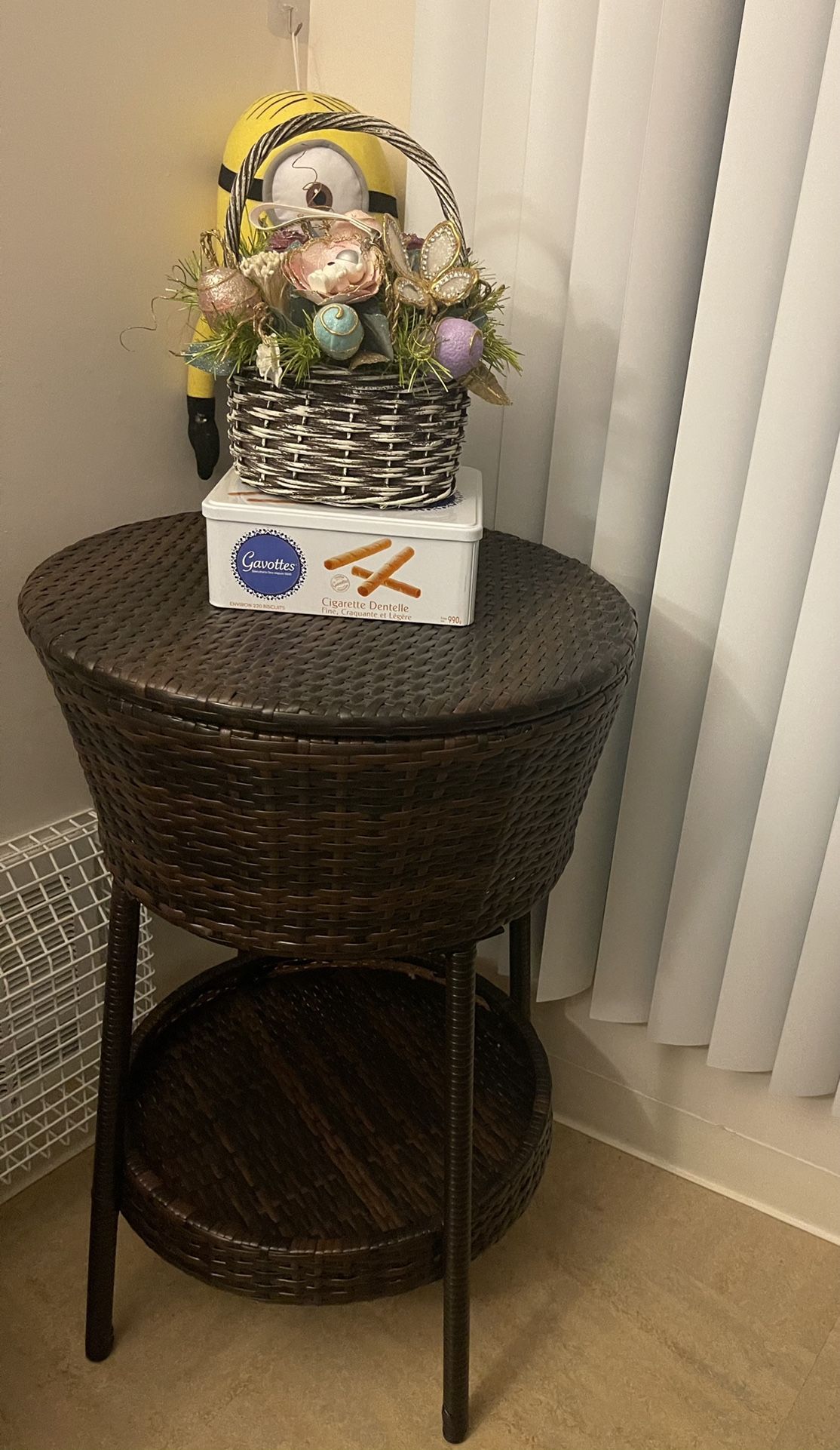 Side Basket Table 