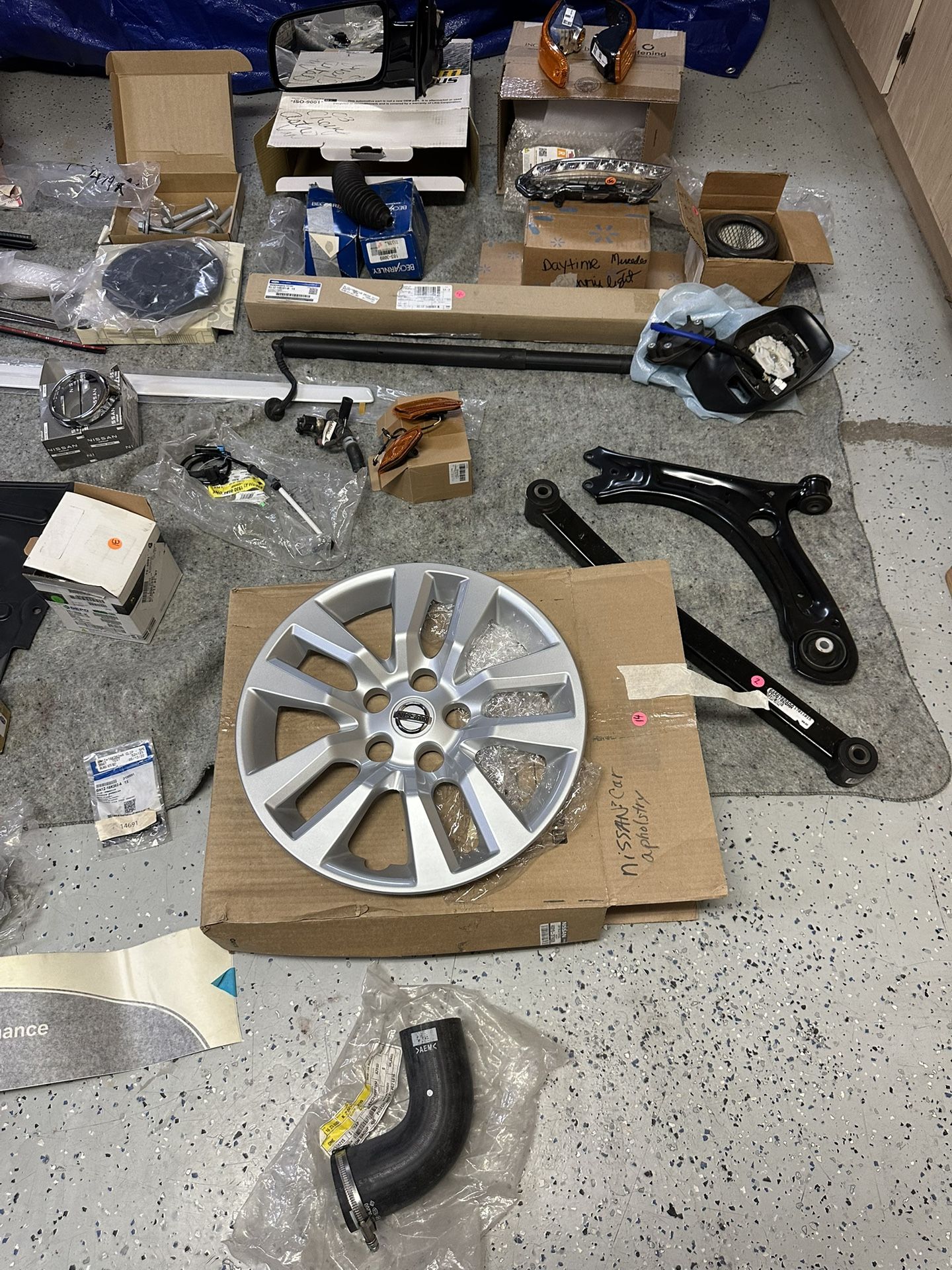 Pallet of New Car/ Truck Parts
