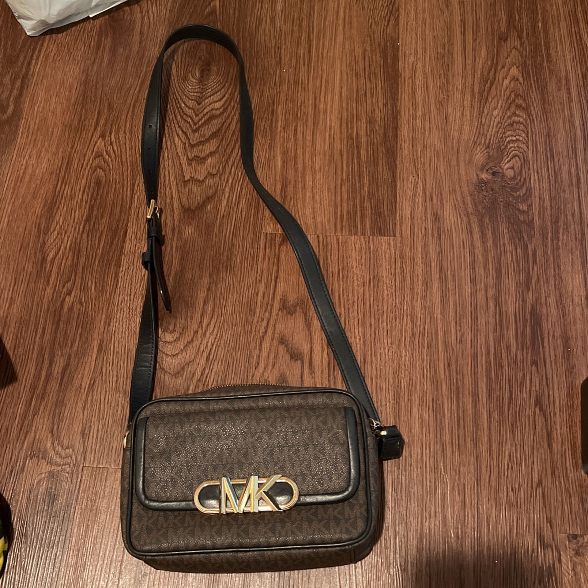 MK Crossbody purse 