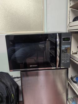Emerson 1100 watt microwave