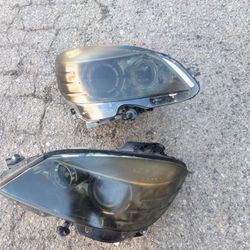 2008-2010 Mercedes C250/300 Headlights Xenon Hid With Light Bulbs And Assembly OEM.