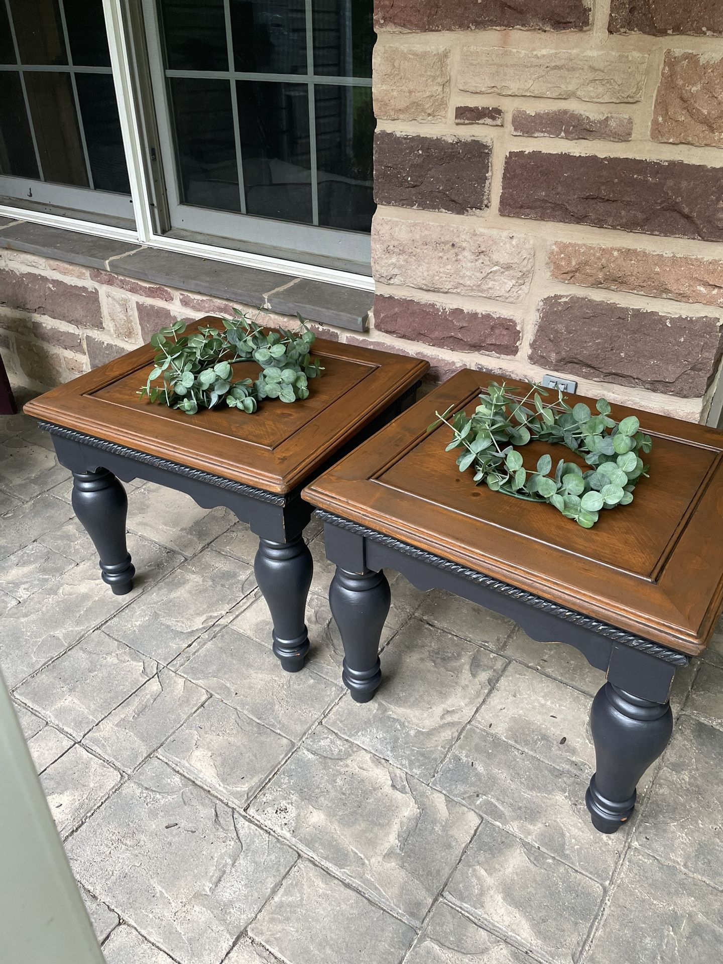 2 End Tables 