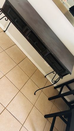 table with mirror
