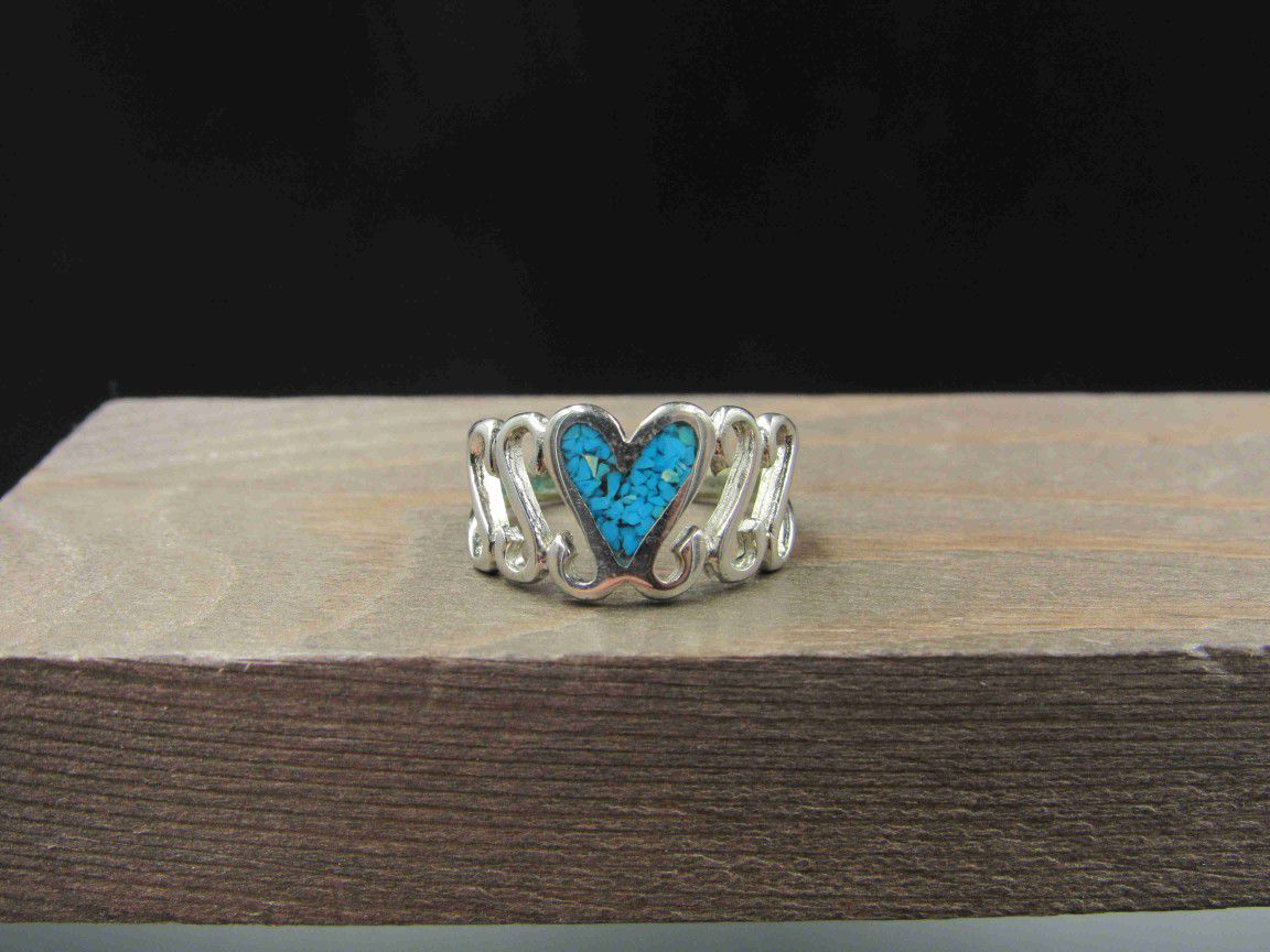 Vintage Size 6 Silver Tone Turquoise Chip Heart Love Band Ring