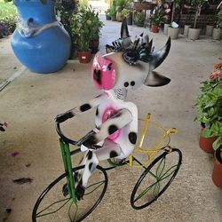 Metal Cow Plant Stand (Yard Art) Clay Pots, Planters