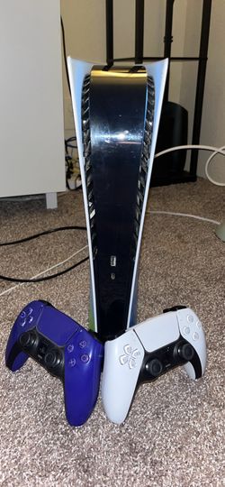 PS5 DIGITAL w/ 2 controllers