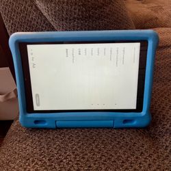 Kindle Fire HD 10 (with case)