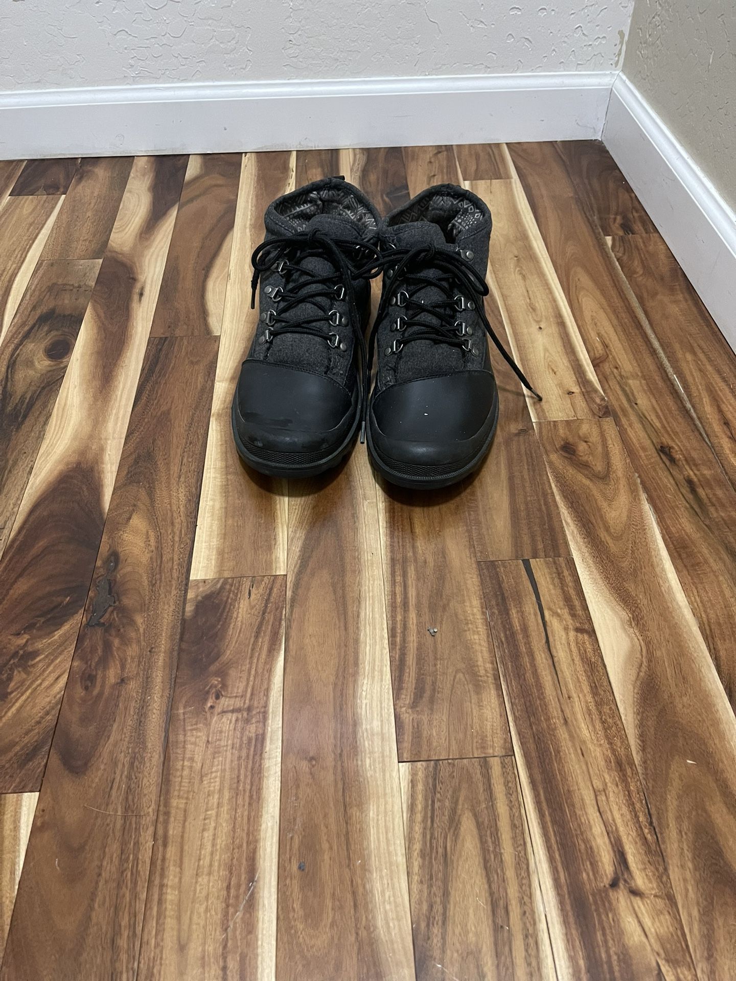 Tom’s Men’s Hiking Boots Size 10.5
