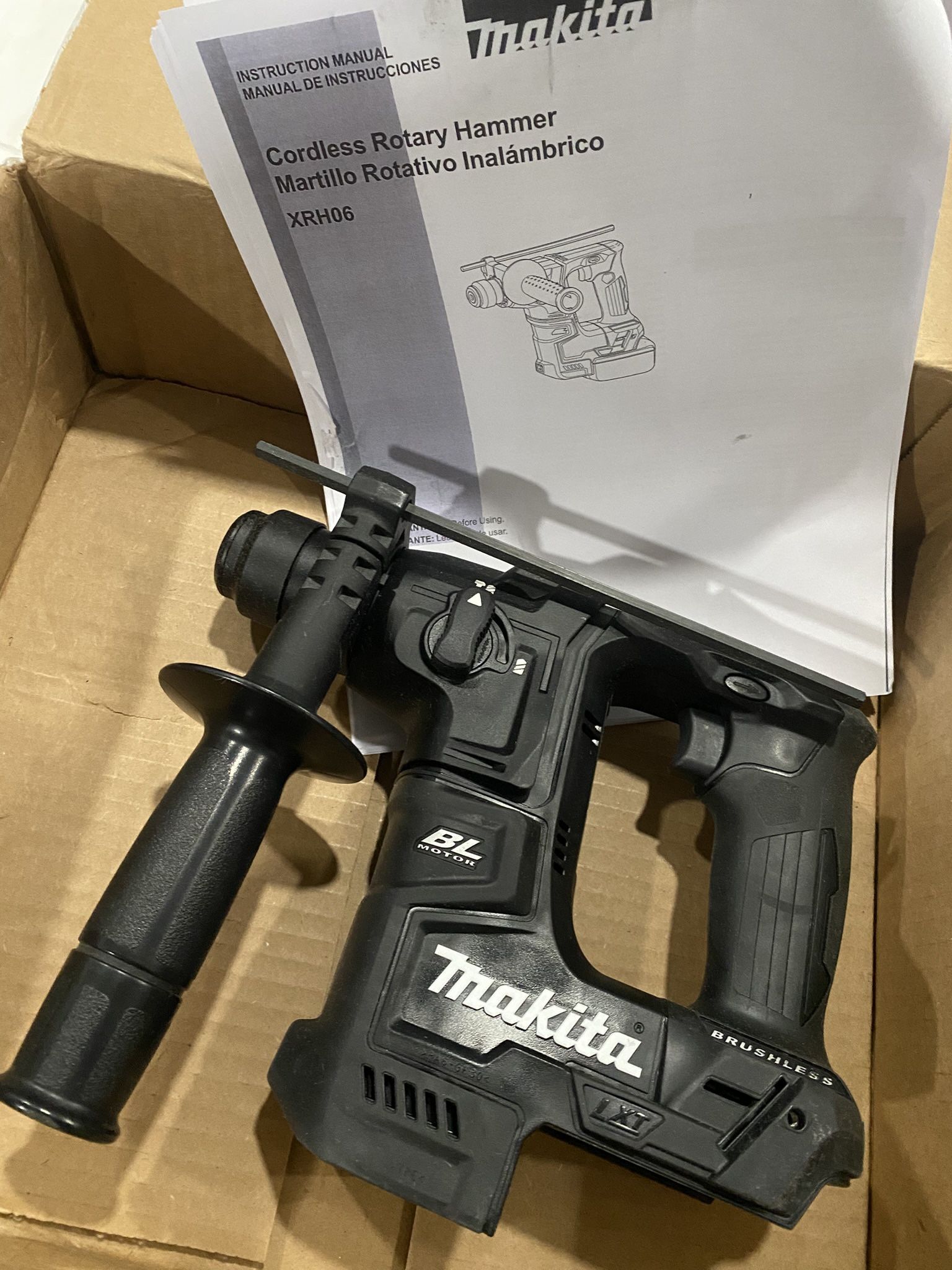 Makita XRH06ZB 18V LXT Lithium-Ion Sub-Compact Brushless Cordless 11/16" Rotary Hammer, Accepts Sds-Plus Bits, Tool Only
