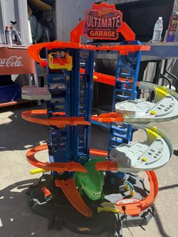 Ultimate Garage Hotweels $25