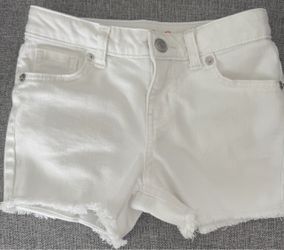 Like new girls size S 6/6x cat n jack white shorts