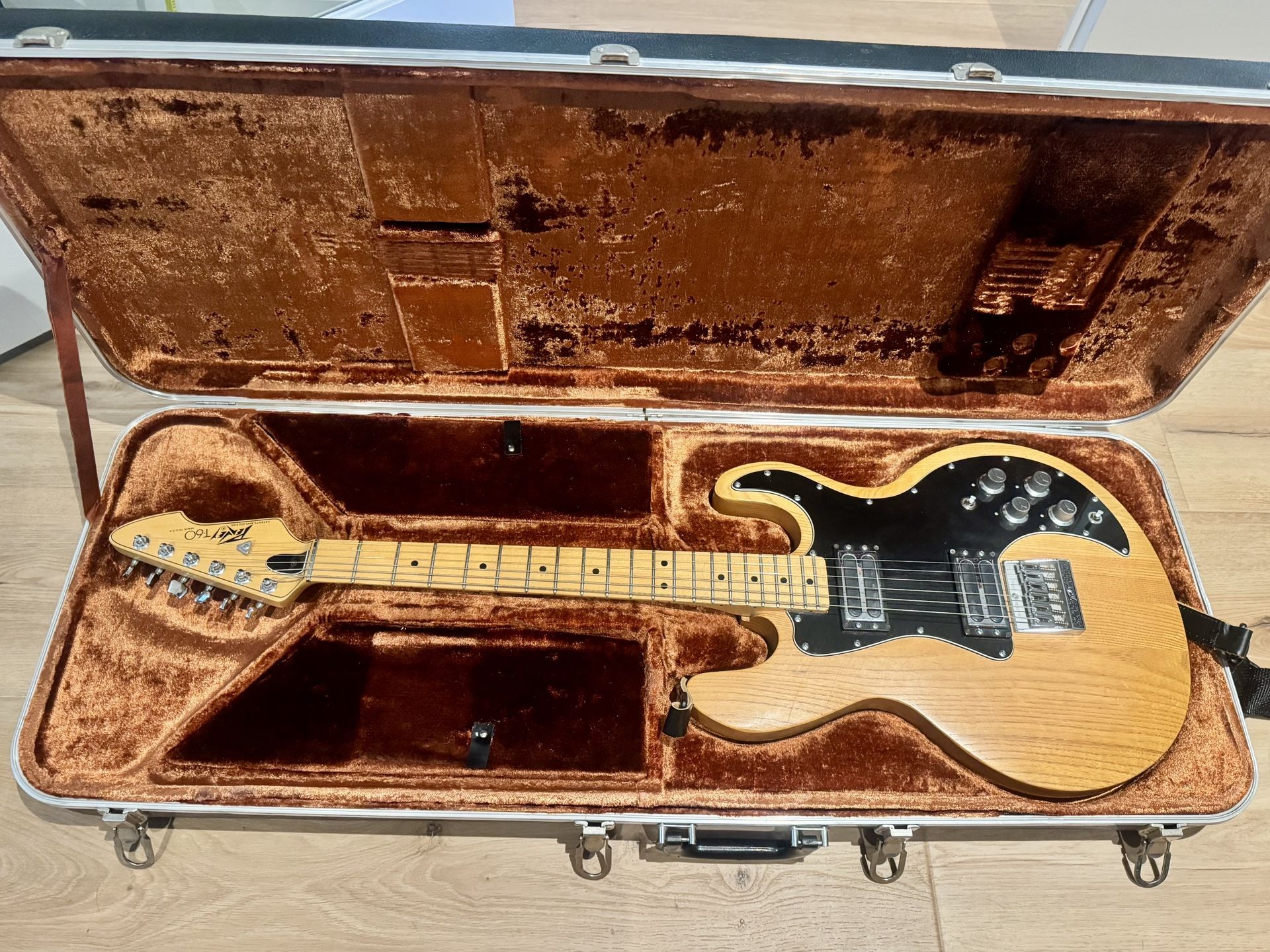 Vintage Peavey T-60 Electric Guitar Excellent Condition with Case