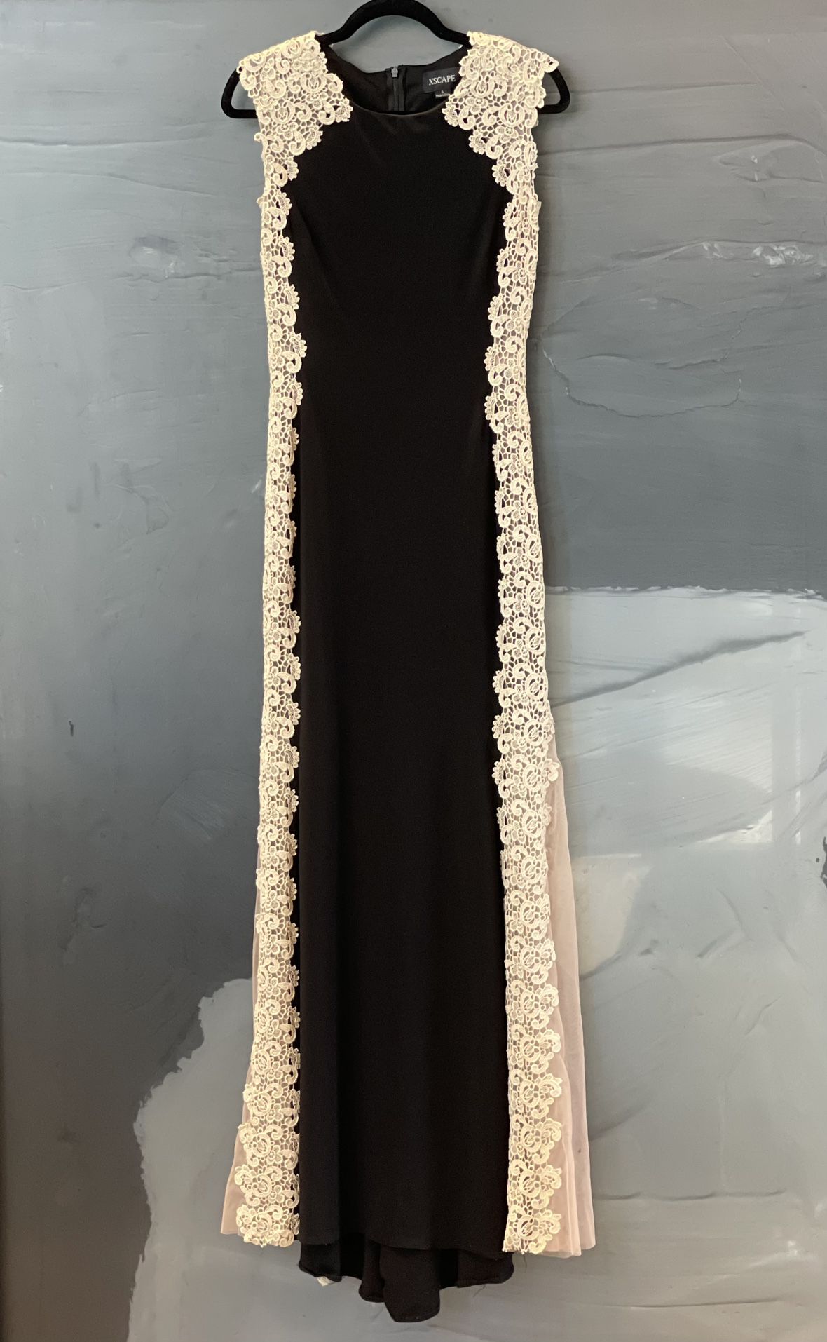 Xscape Long Black/Ivory Cream Lace elegant Ball Gown/Dress Sz 6.