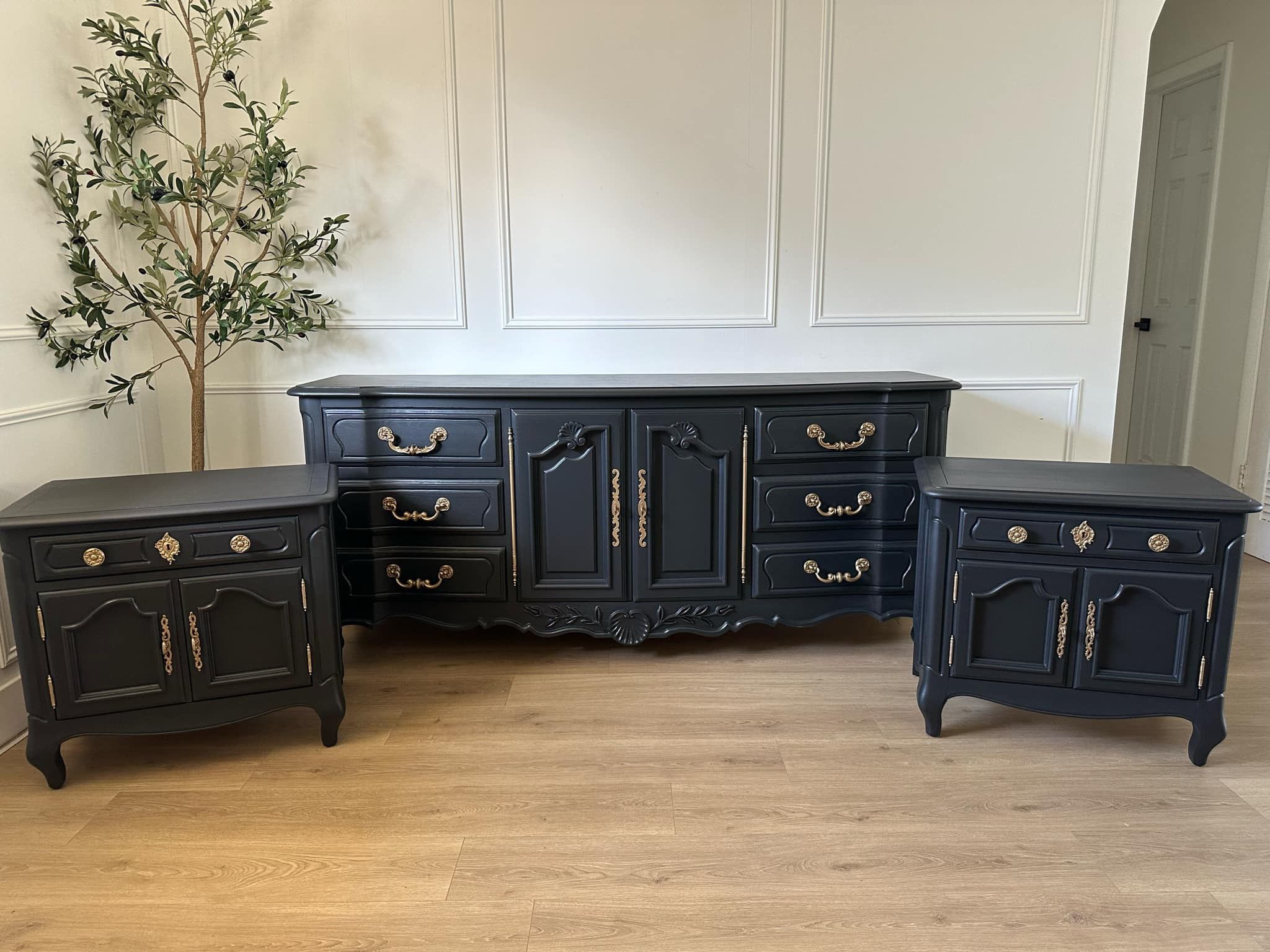 Century Dresser And Nightstands 