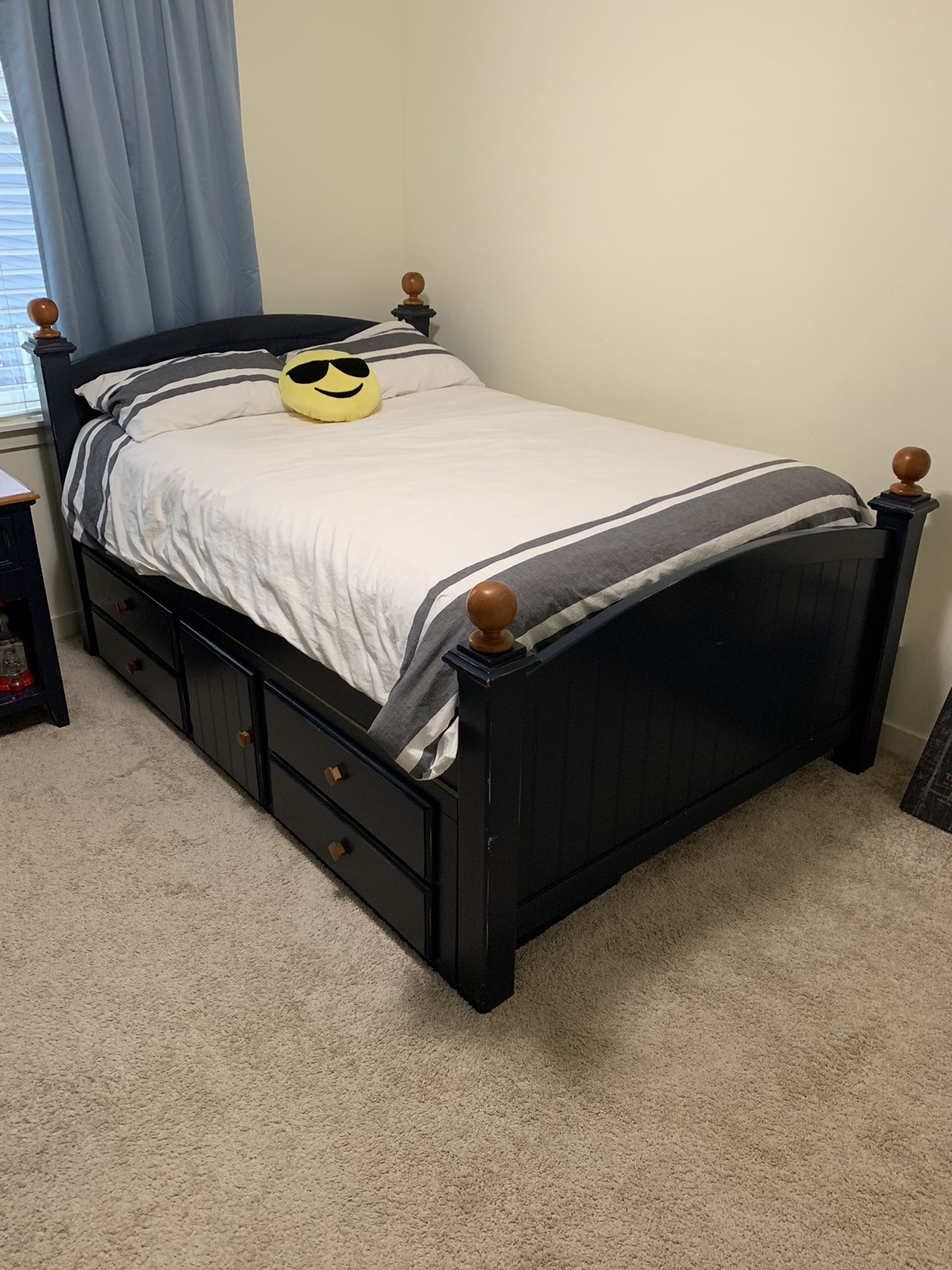 Bedroom set /Bed frame full size/ nightstand/ desk