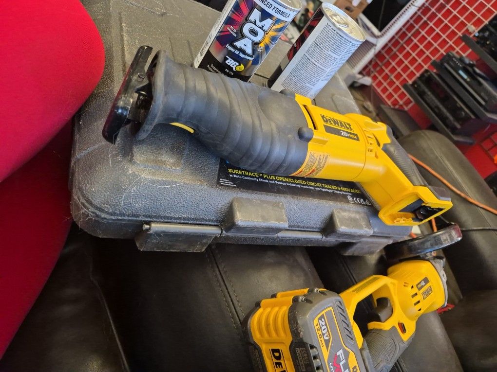 Dealt Saw Zaw  20v Max