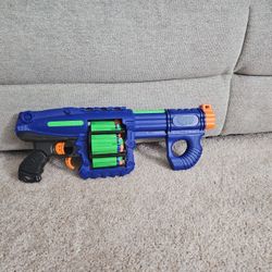 Nerf Gun W/ 4 Bullet Barrels