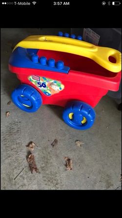 Wagon legos with legos