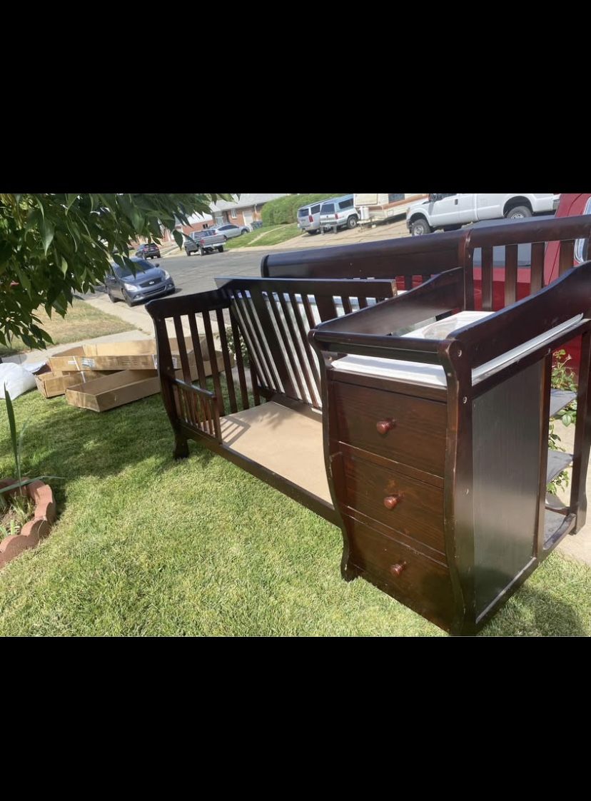 Baby Crib Converted In a Bed 