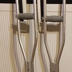 Aluminum Adjustable Crutches 