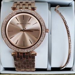 💖 Michael Kors Women's Rosegold Watch And Bracelet Set 💖