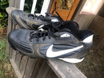 Baseball cleats
