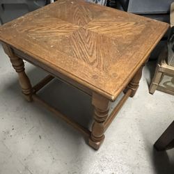 Solid Wood End Table!!! 🪵🪵🪵🪵🪵🪵
