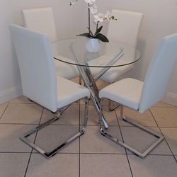 Dining Table And Chairs - OBO (negociable)
