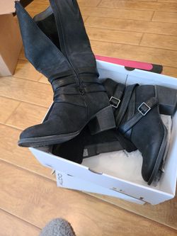 Black Boots 