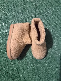 Toddler bear paws boots size 9C