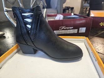 Black Boots- New