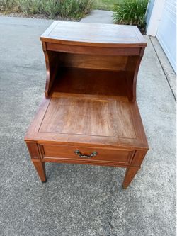 Needs refinishing -Hekman End Table