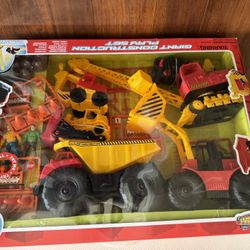 New Street Pounderz Construction Giant Play Set 75 Pieces(cash & pick up only)