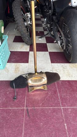 Shoe and boot polisher stand up