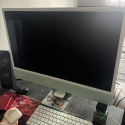 iMac with Apple M1 chip