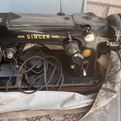 Singer Sewing Machine 