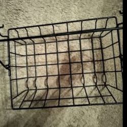 Metal basket with handle