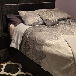 Queen Bed Set
