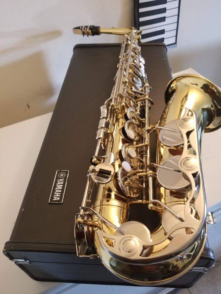 YAMAHA ALTO SAXOPHONE