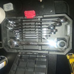New Husky ratcheting wrench set 8 piece