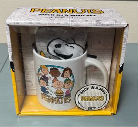 Peanuts Snoopy Charlie Brown Mug and Socks set New Open Box just $8