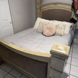 Queen Bedroom Set - Madera