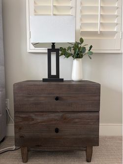2 nightstands