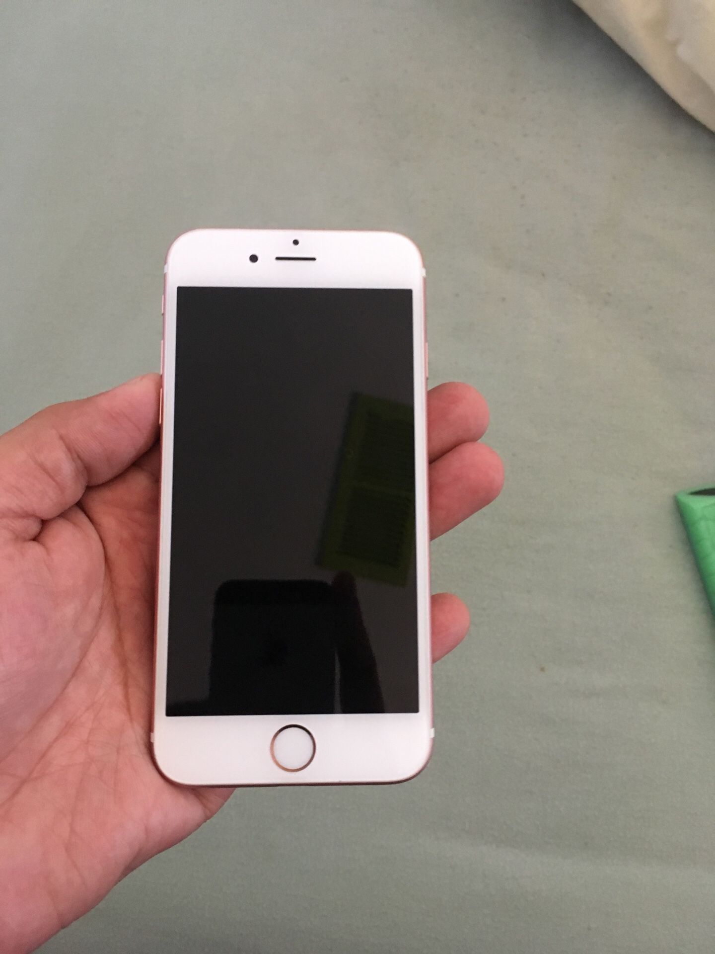 iPhone 6s stopped working even though it wAs still in box