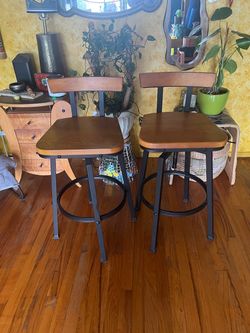 Swivel bar stools $100